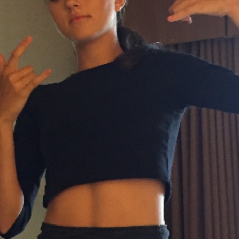 crop top - Picture 2 of 3